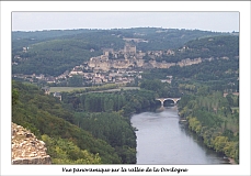 Vue panoramique sur la vallée de la  Dordogne et le château de Marqueyssac