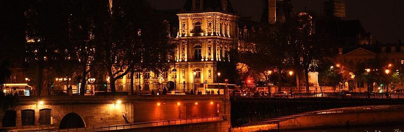 Louvre bei Nacht - Foto Brigitte Striehn 